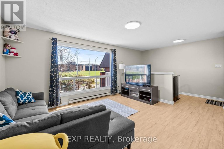 29657296/i-5-banner-road/sheahan-estatestrend-village/ottawa/ontario/K2H8T3_6