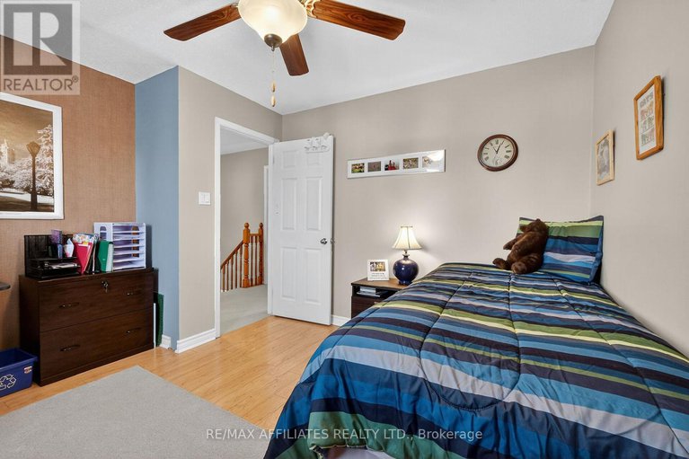 28886097/560-falwyn-crescent/fallingbrookridgemount/ottawa/ontario/K4A2A4_24