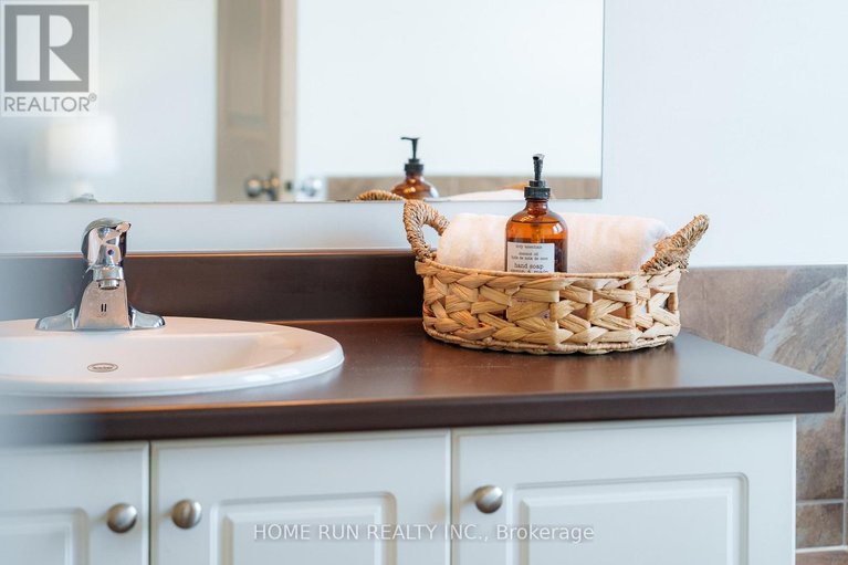 29333513/636-pamplona-private/stonebridge/ottawa/ontario/K2J5T4_63