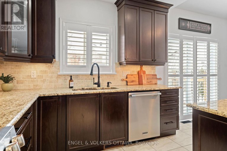 29512841/407-landswood-way/stittsville-south/ottawa/ontario/K2S0A3_9