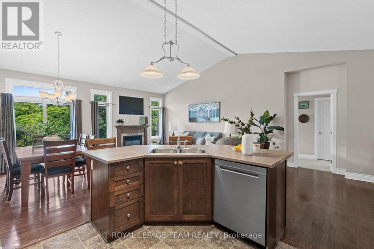 28746377/920-burwash-landing-bay/morgans-grantsouth-march/ottawa/ontario/K2W0C8_13