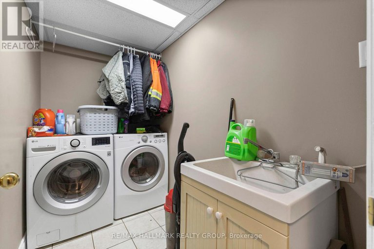 29229707/816-willow-avenue/chatelaine-village/ottawa/ontario/K1E1C7_19