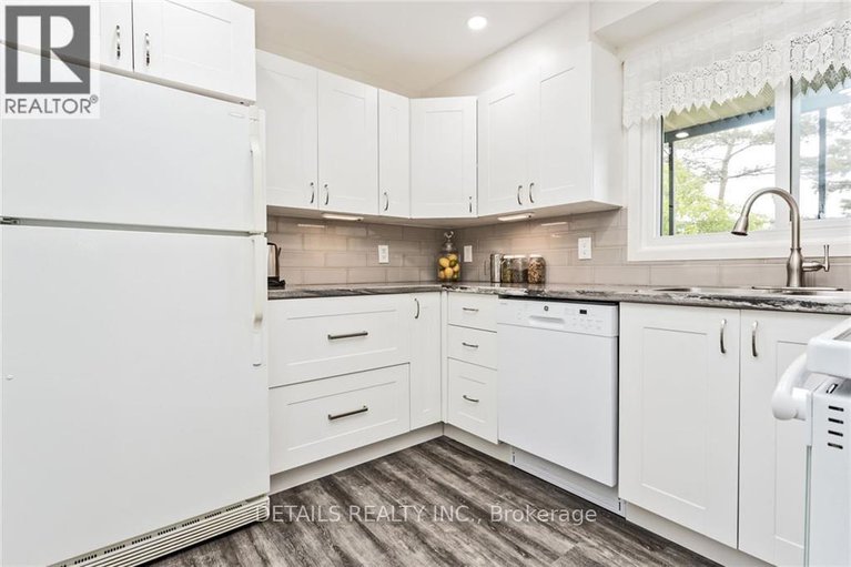 28820216/304-6376-bilberry-drive-n/orleans-wood/ottawa/ontario/K1C4P6_4