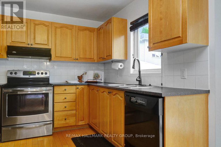 28411639/6-stonepointe-avenue/barrhaven-east/ottawa/ontario/K2G6G3_17