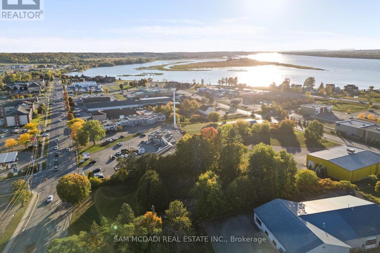 29397949/2709-laurier-street/town-of-rockland/clarence-rockland/ontario/K4K1A3_38