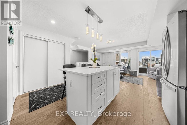 29476652/704-lapland-private/emerald-meadowstrailwest/ottawa/ontario/K2V0S4_14