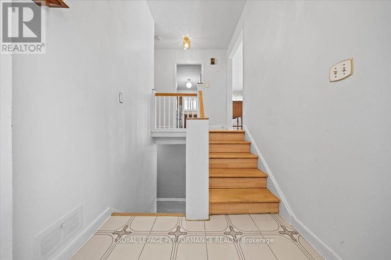 29481876/1075-secord-avenue/billings-bridge/ottawa/ontario/K1H8C7_4