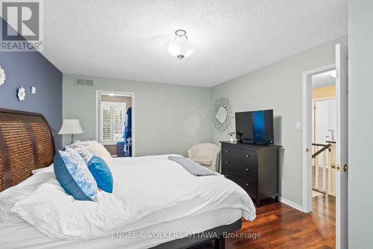 28604093/935-fieldown-street/cumberland-ridge/ottawa/ontario/K4C1B9_17