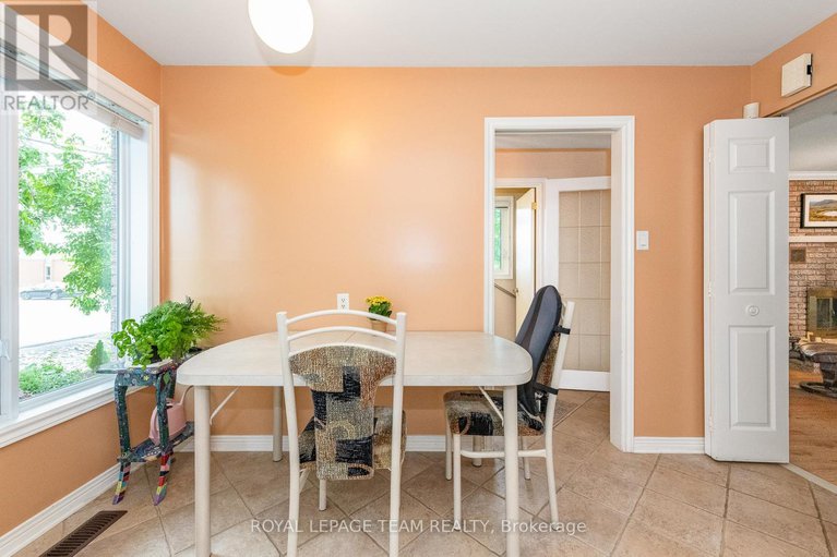 28498186/119-royal-york-street-w/richmond/ottawa/ontario/K0A2Z0_17