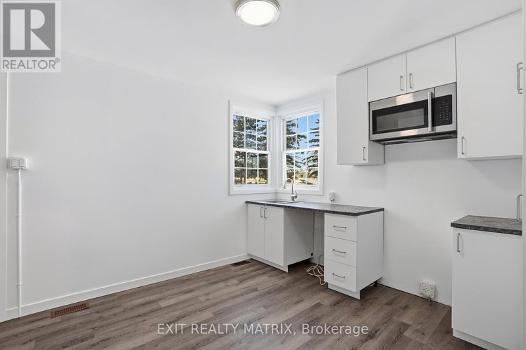 29373257/5811-highway-34-road/vankleek-hill/champlain/ontario/K0B1R0_8