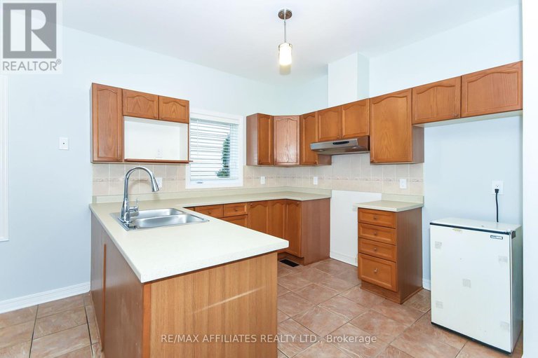 28479227/1980-scully-way-s/fallingbrookgardenway-south/ottawa/ontario/K4A4H2_11