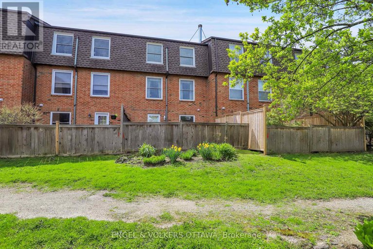 28636226/1089-borden-side-road/carleton-heights/ottawa/ontario/K2C3P3_32