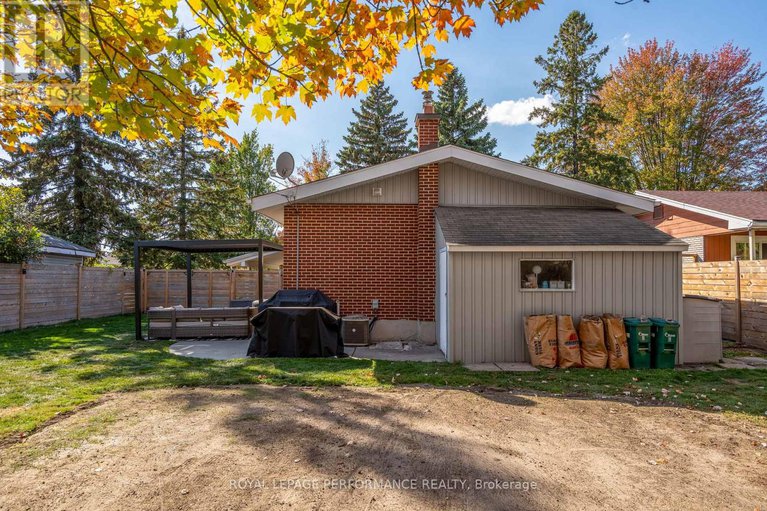 28965261/2219-audrey-avenue/hawthorne-meadows/ottawa/ontario/K1G1L3_33