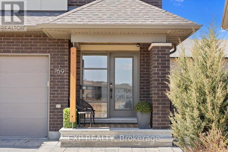 29639799/769-brian-good-avenue/riverside-southgloucester-glen/ottawa/ontario/K4M0E3_2