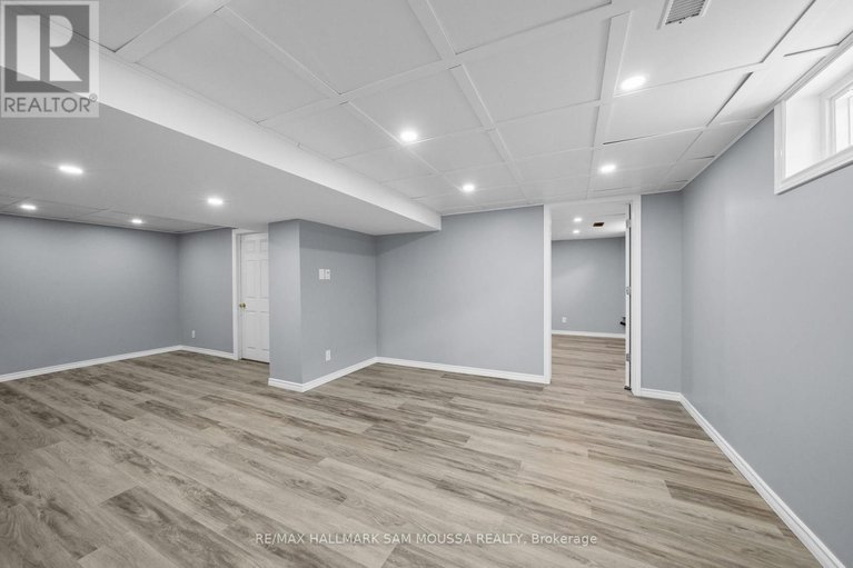 29677666/2750-consul-avenue/bruce-farmgraham-parkqualicumbellands/ottawa/ontario/K2H7H7_32