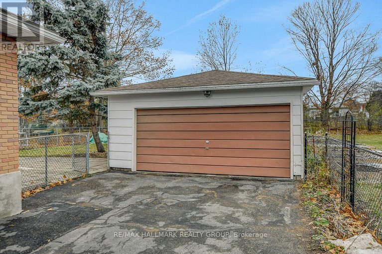 29145241/13-dunham-street/cardinal-heights/ottawa/ontario/K1J7L5_34