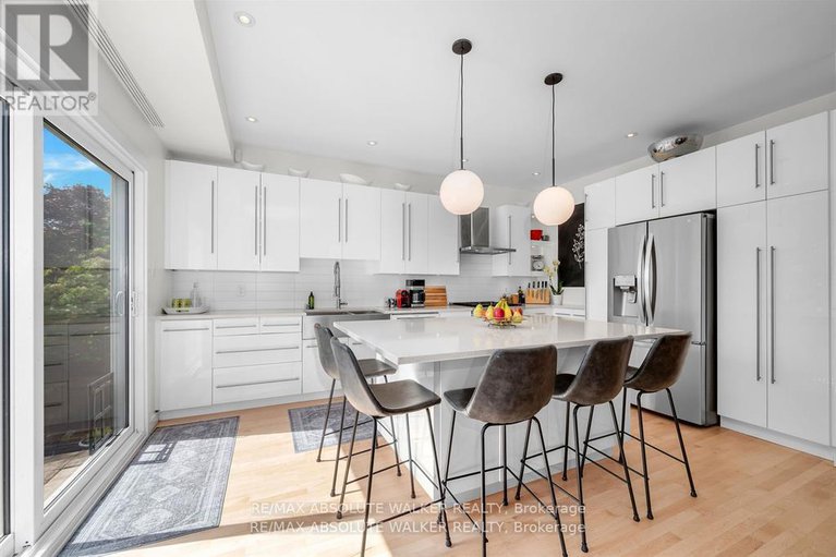 28644323/107-joshua-street/mer-bleuebradley-estatesanderson-park/ottawa/ontario/K1W0A2_13
