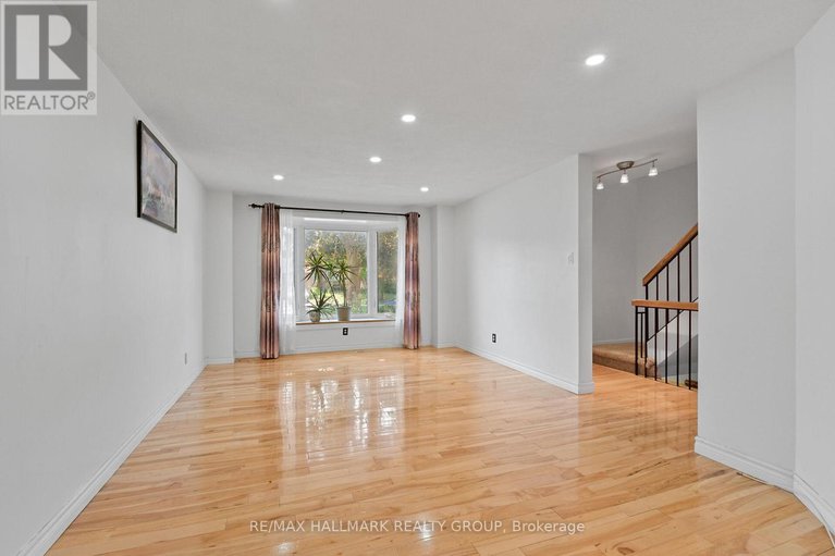 28678451/1089-barwell-avenue/fairfield-heights/ottawa/ontario/K2B8H4_2