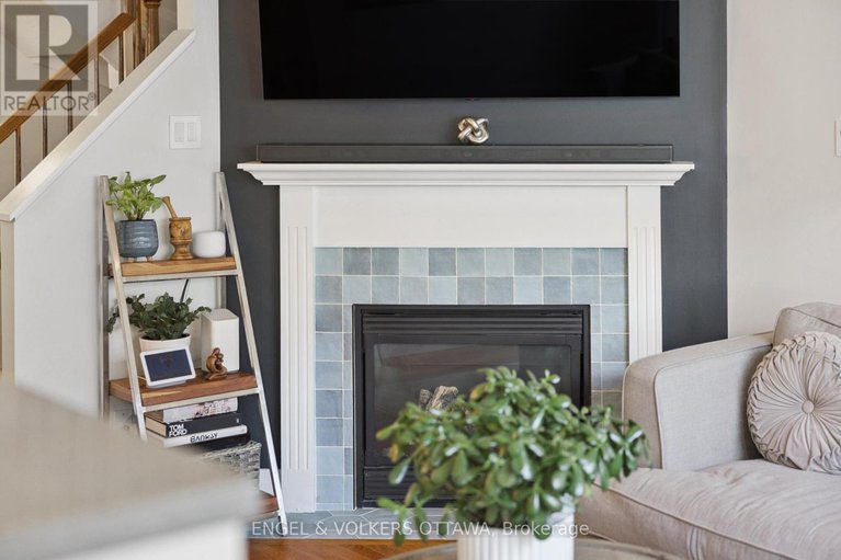 28783227/247-rolling-meadow-crescent/mer-bleuebradley-estatesanderson-park/ottawa/ontario/K1W0A8_12