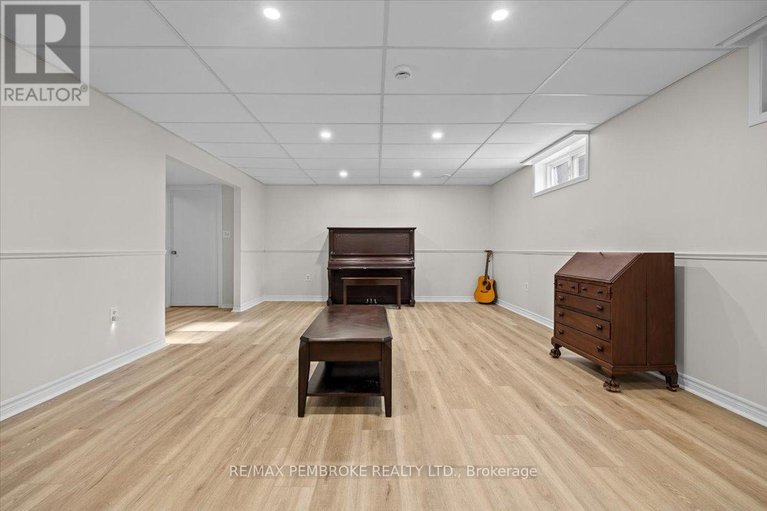 29556813/1235-millburn-crescent/cumberland-ridge/ottawa/ontario/K4C1C9_30