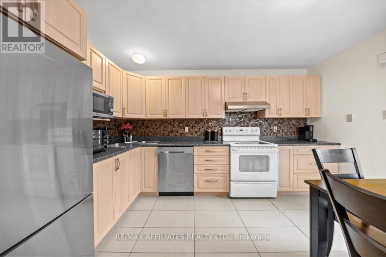 28543390/1293-parc-du-village-road/convent-glen-south/ottawa/ontario/K1C7B2_17