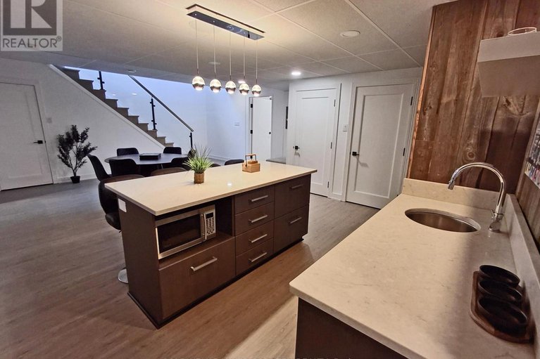 29250124/1722-athans-avenue/blossom-parkleitrim/ottawa/ontario/K1T1L1_17