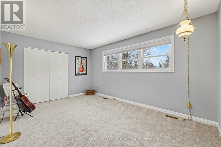 29227588/265-mcclellan-road/arlington-woods/ottawa/ontario/K2H8N7_29