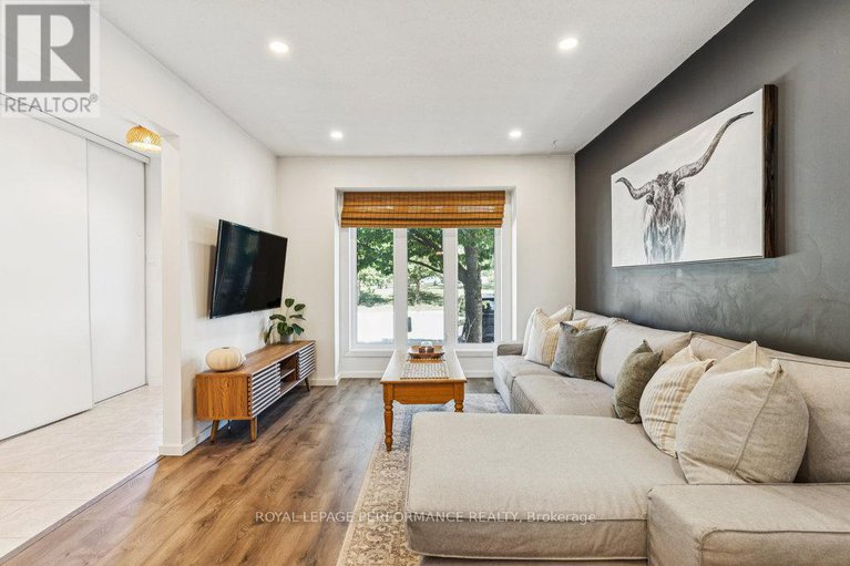 28749249/68-1732-shamandura-lane/orleanssunridge/ottawa/ontario/K1C6Z9_7