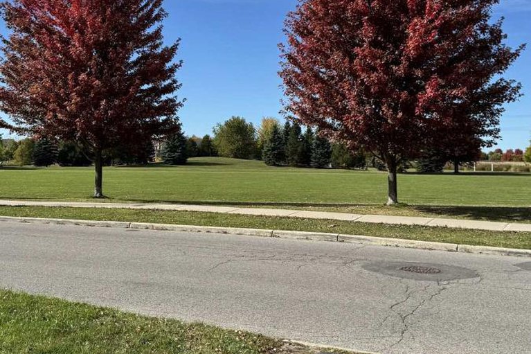 29035713/1916-montmere-avenue/notting-hillsummerside/ottawa/ontario/K4A0E7_46