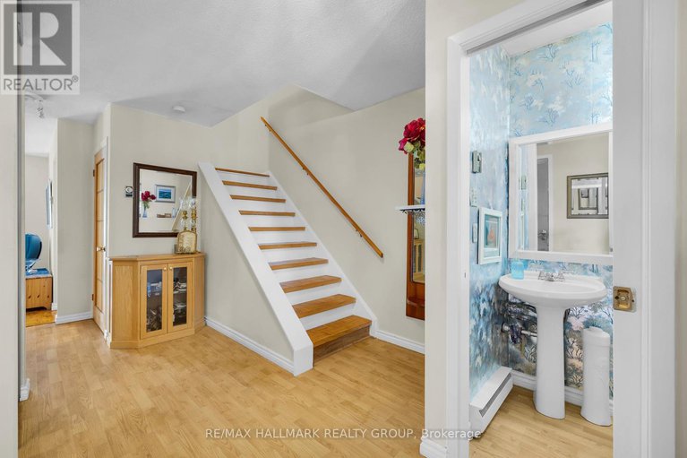 29126204/10-black-forest-lane/arbeatha-park/ottawa/ontario/K2H5C8_7