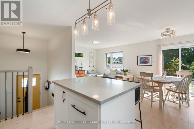 28982299/108-bishop-street-s/alexandria/north-glengarry/ontario/K0C1A0_7
