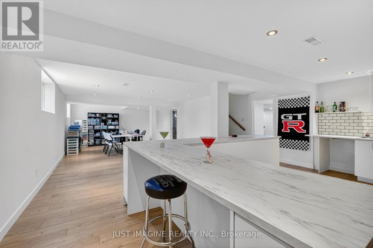 29583767/32-edenbridge-court/mer-bleuebradley-estatesanderson-park/ottawa/ontario/K1W0P1_38