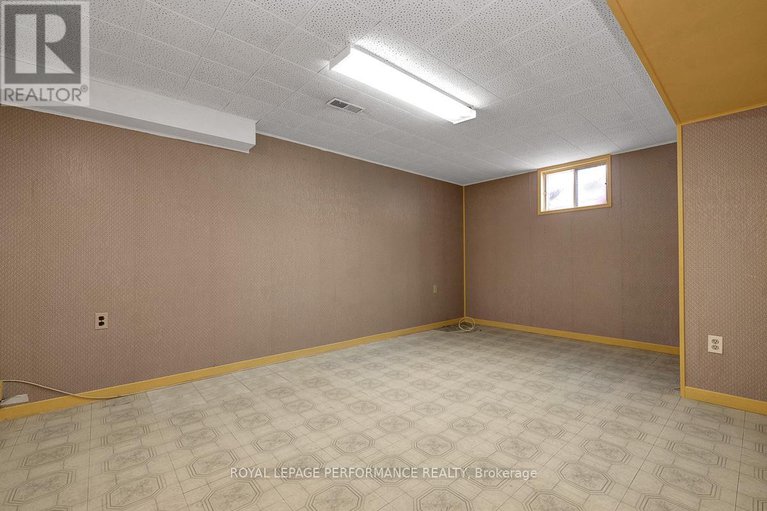 29403056/540-alesther-street/overbrookcastle-heights/ottawa/ontario/K1K1J3_34