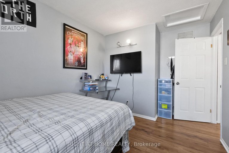 28221078/6104-vineyard-drive/convent-glen/ottawa/ontario/K1C2K2_40