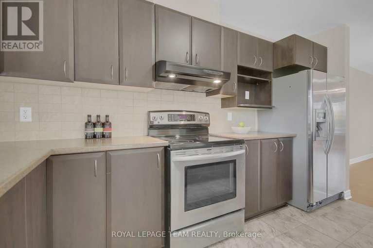 28352724/128a-centrepointe-drive/centrepointe/ottawa/ontario/K2G6B1_18