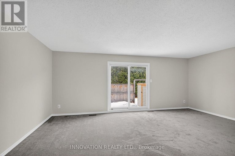 29490132/5-2336-orient-park-drive-e/blackburn-hamlet-south/ottawa/ontario/K1B4N5_12