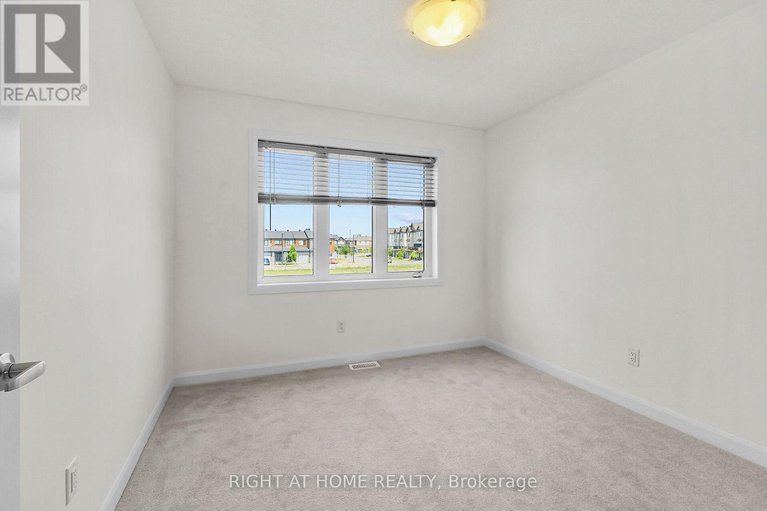 28565193/958-athenry-court/half-moon-bay/ottawa/ontario/K2J7E1_28