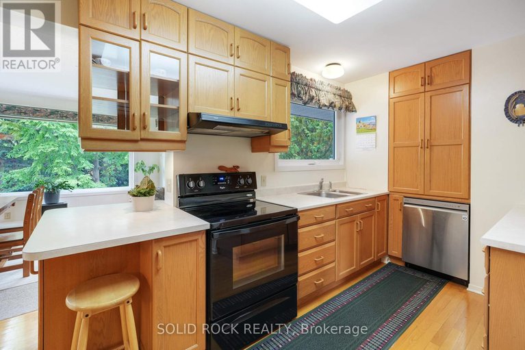 28902933/1034-riddell-avenue-s/braemar-park/ottawa/ontario/K2C2J7_10