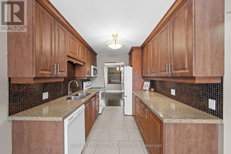 29111862/828-kingfisher-crescent/chatelaine-village/ottawa/ontario/K1E2L4_5