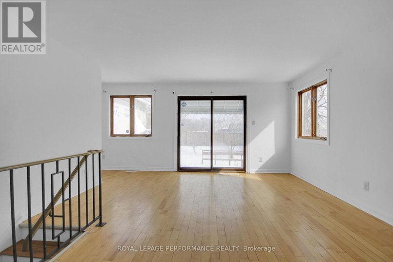 28503920/2647-ayers-avenue/ridgemont/ottawa/ontario/K1V7W7_11