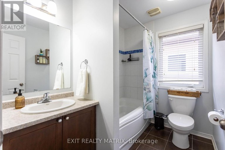 28414498/221-hillpark-high-street/mer-bleuebradley-estatesanderson-park/ottawa/ontario/K1W0B5_31