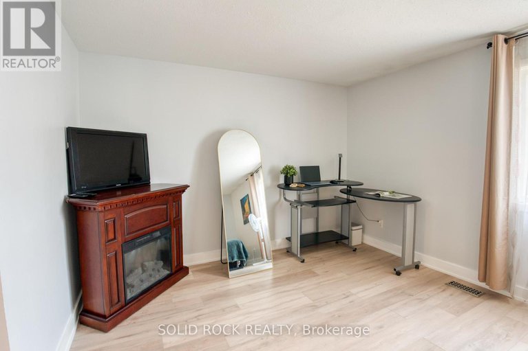 28913498/12-463-canotia-place/fallingbrookpineridge/ottawa/ontario/K4A2K2_15