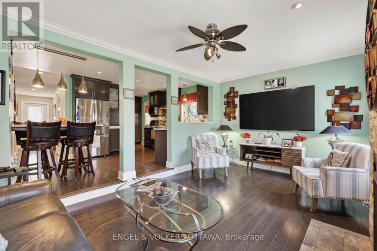 29667365/425-tanager-bay/chatelaine-village/ottawa/ontario/K1E2Z7_18