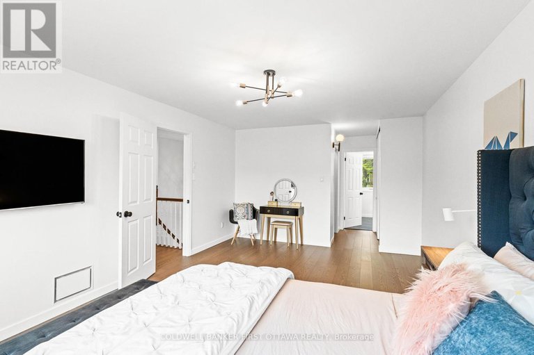 28427469/2722-wyldewood-street/emerald-woodssawmill-creek/ottawa/ontario/K1T2R9_25