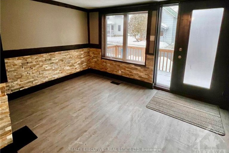 29507838/18-mill-street/chesterville/north-dundas/ontario/K0C1H0_12