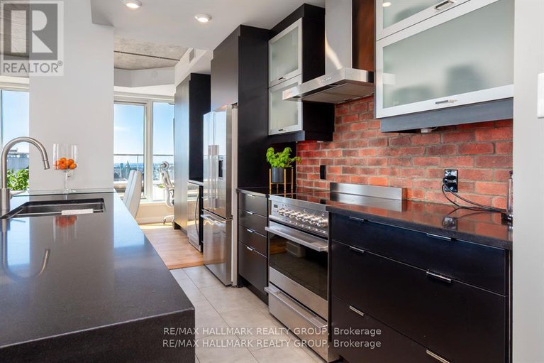 28394405/2701-195-besserer-street/sandy-hill/ottawa/ontario/K1N0B6_15