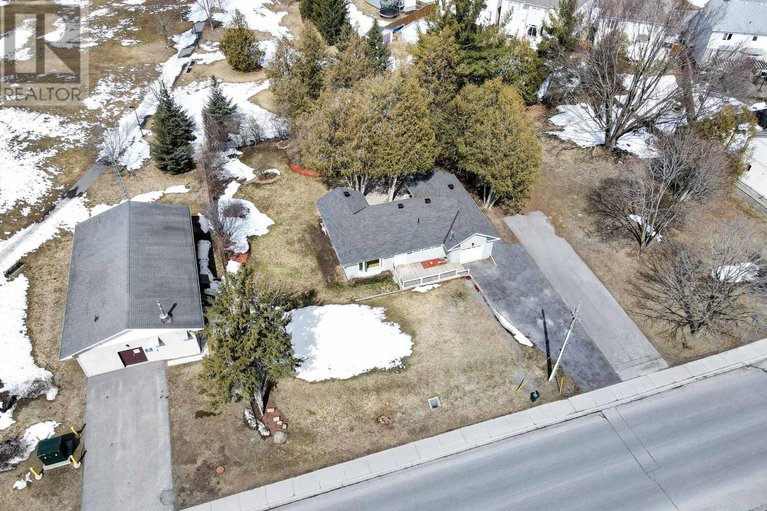 29411568/1215-klondike-road-s/morgans-grantsouth-march/ottawa/ontario/K2W1E1_21