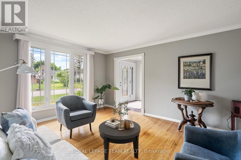 28741168/2128-hubbard-crescent/beacon-hill-north/ottawa/ontario/K1J6L2_2
