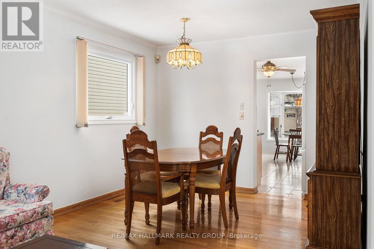 29434768/1177-st-moritz-crescent-n/convent-glen-north/ottawa/ontario/K1C2B2_15