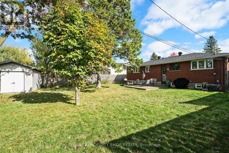 28973672/17-glenmanor-drive/meadowlandscrestview/ottawa/ontario/K2G3E8_24